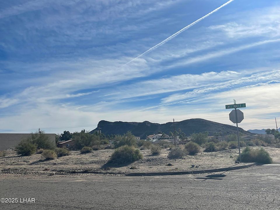 2nd image of 2842 Sweetwater Ave