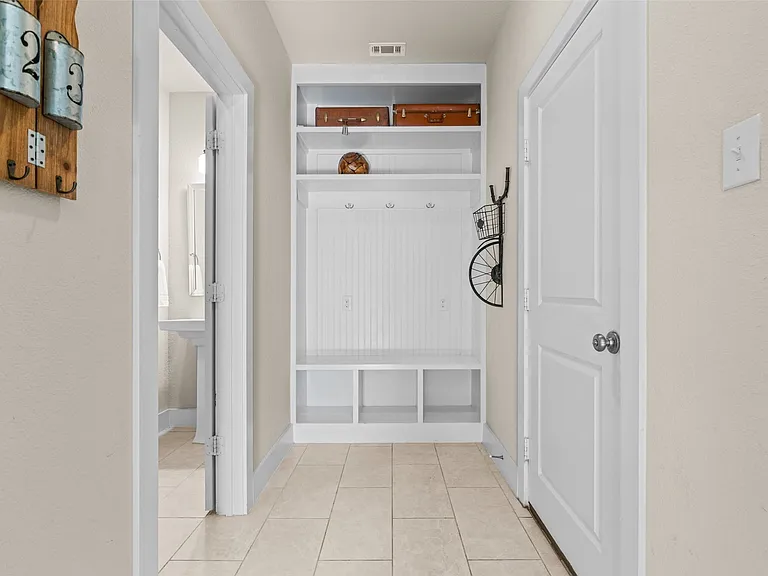 Mud locker area to make easy entry & exit