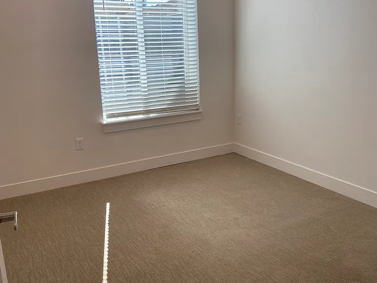 2025 E Carlson St #H208 — Photo 7
