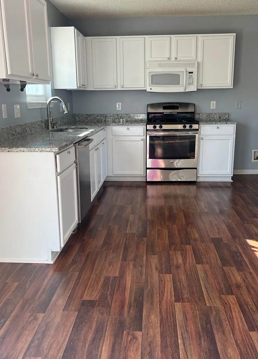3 bed, 1715 sqft, $2,300 — Photo 4