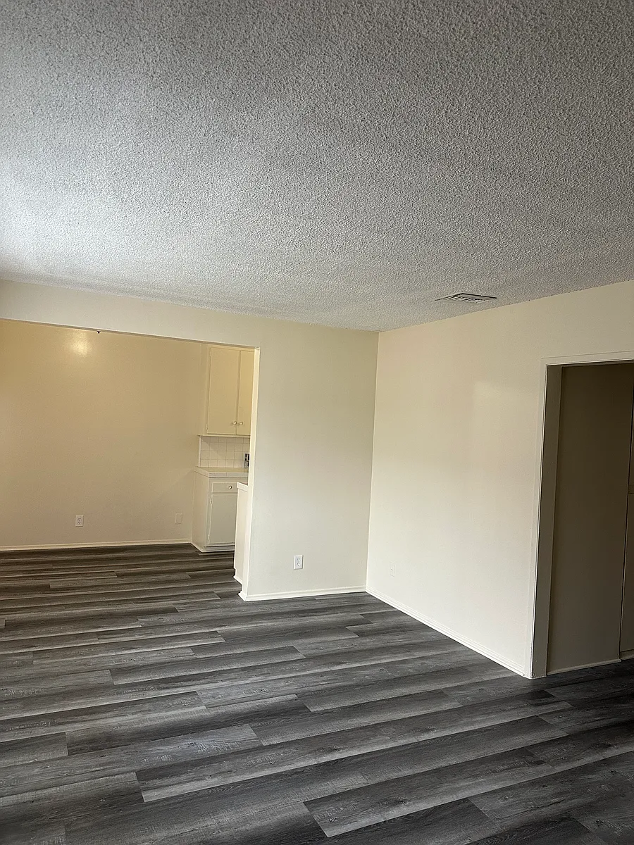 Building Photo - 620 S Flower St #8