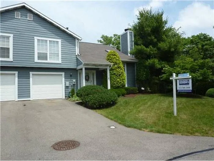 204 Carpenter Ln photo 1