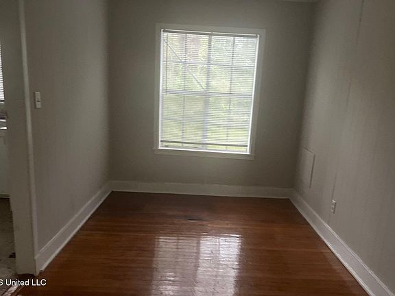 5th image of 3158 Alameda Dr