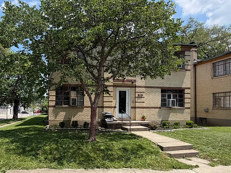 360 Ross Ave — Photo 6