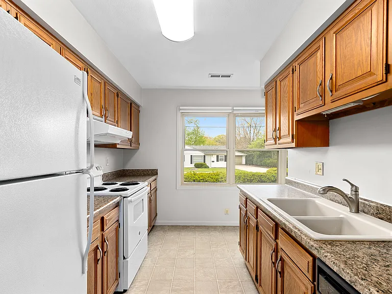 6205-6207 N Northmoor Ct — Photo 33