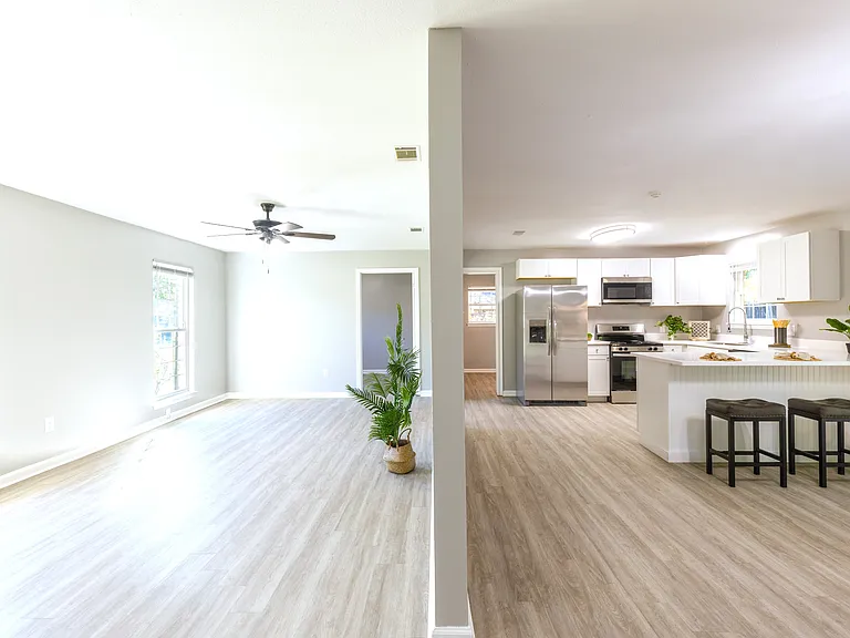 306 Floyd St — Photo 10
