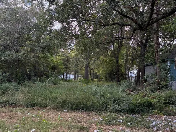 1517 W 10th St, Texarkana, TX 75501