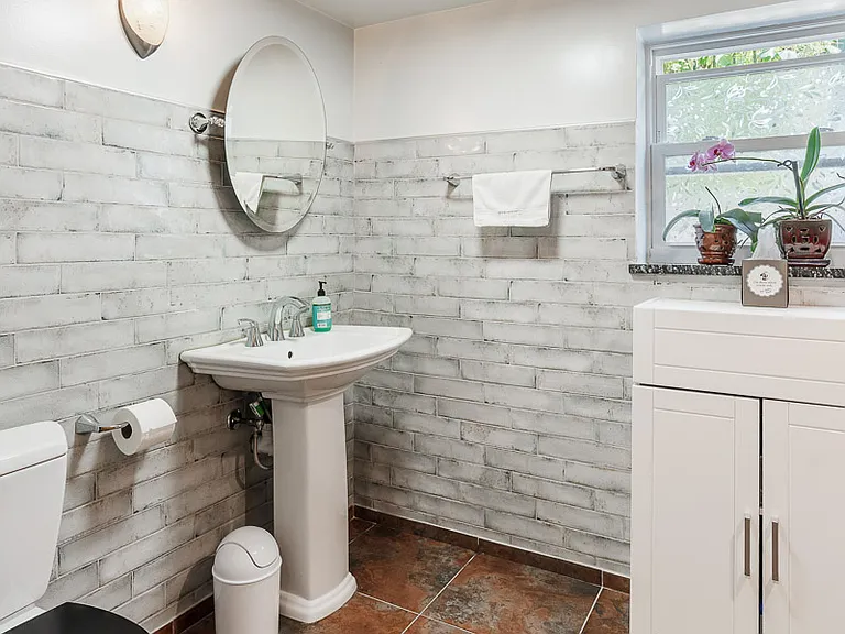 1301 W Nelson St #B — Photo 9