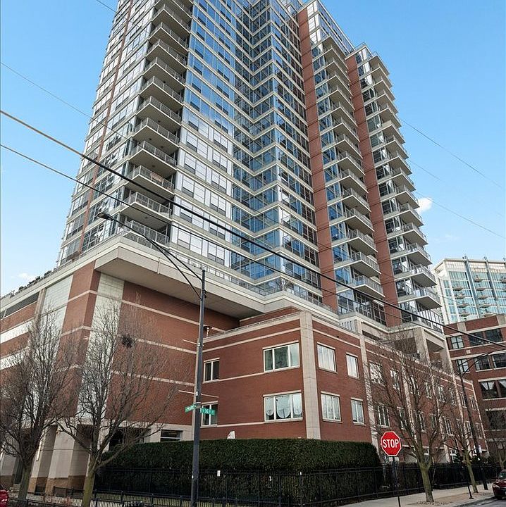1st image of 1600 S Prairie Ave #1409