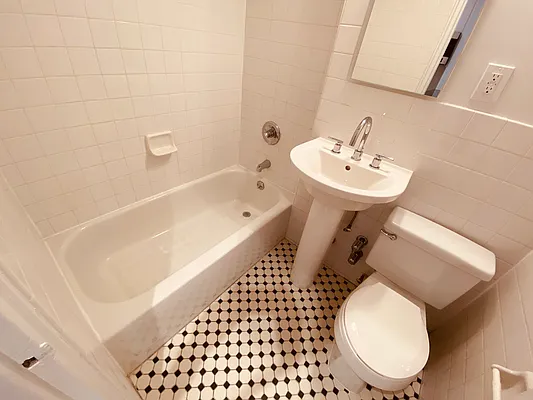 Rented by Metropolis Real Estate of Manhattan | media 9