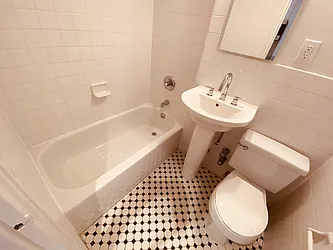 Rented by Metropolis Real Estate of Manhattan
