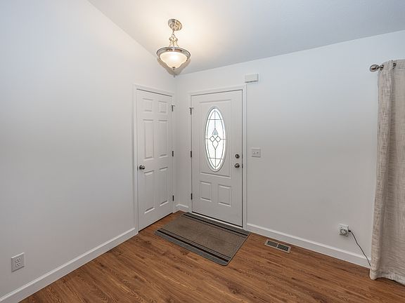 4th image of 1085 Forest Glen Dr