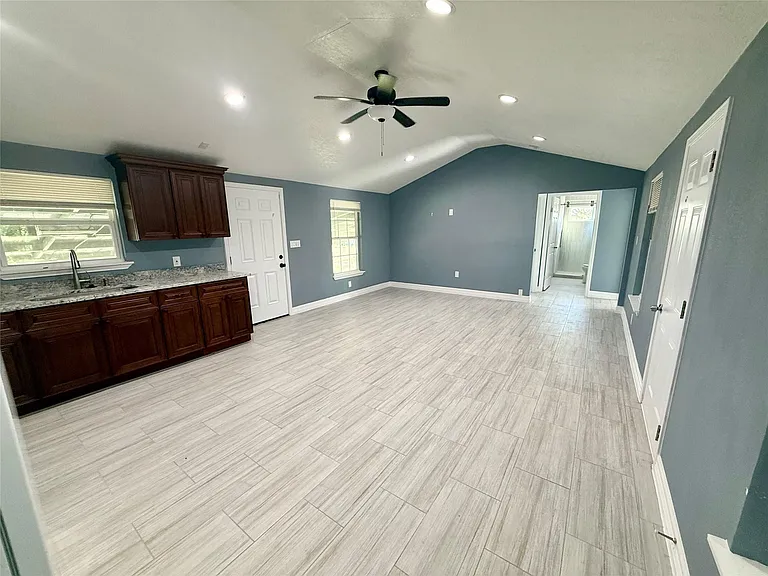9013 Puritan Way — Photo 2