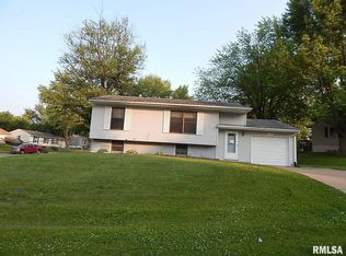 4125 Cresthill Dr, Davenport, IA 52806