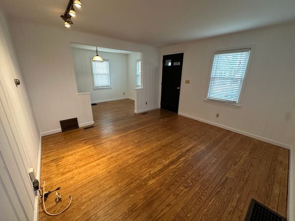 18 Thomas Ave FLOOR 1