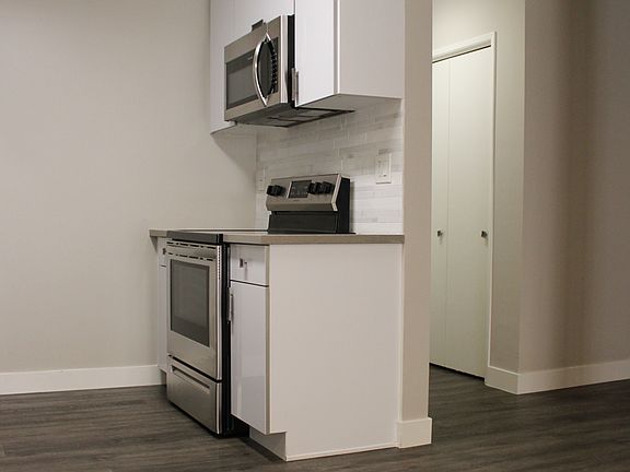 5th image of 817 4th St APT 310