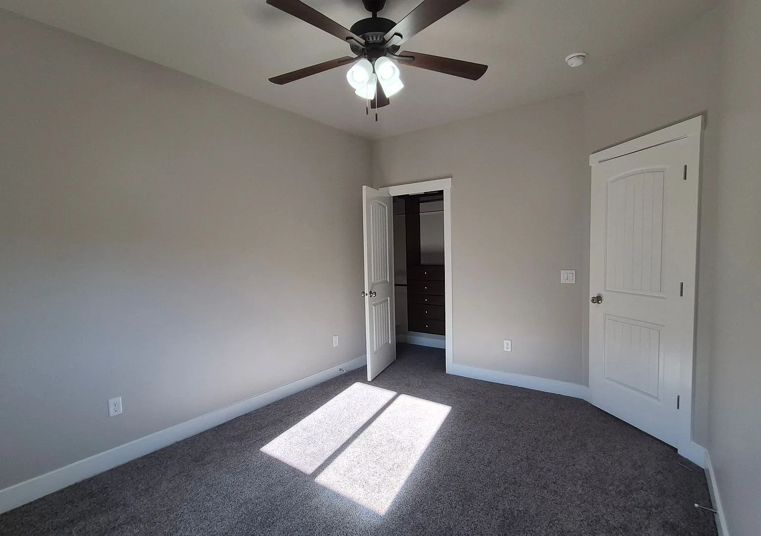 4 bed, 2150 sqft, $2,500 — Photo 3