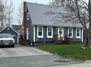 14 Hawker Cres, Gander, NL A1V1S9