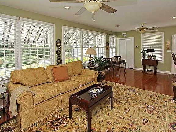 5th image of 2714 W Terrace Dr