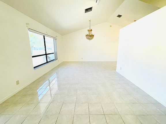 3rd image of 9320 Laurel Green Dr