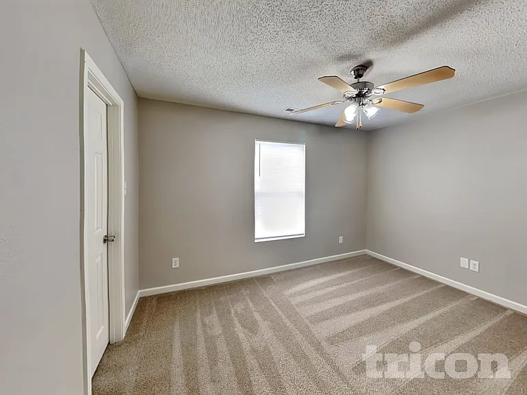 901 Skywatch Ln — Photo 23