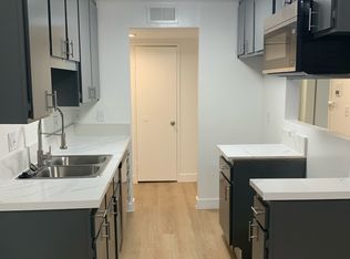 15746 Vanowen St #210, Van Nuys, CA 91406