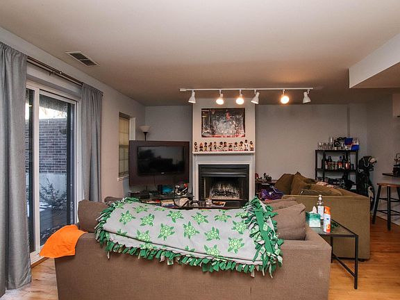 3rd image of 1835 N Bissell St APT 1F