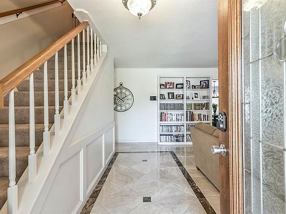 3rd image of 2415 Laura Ln