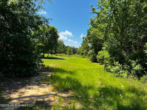 788 Everett St, Pass Christian, MS 39571