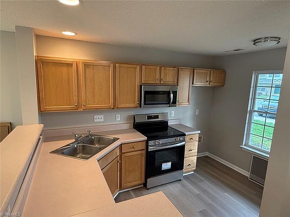 2nd image of 1118 Glory Vine Rd