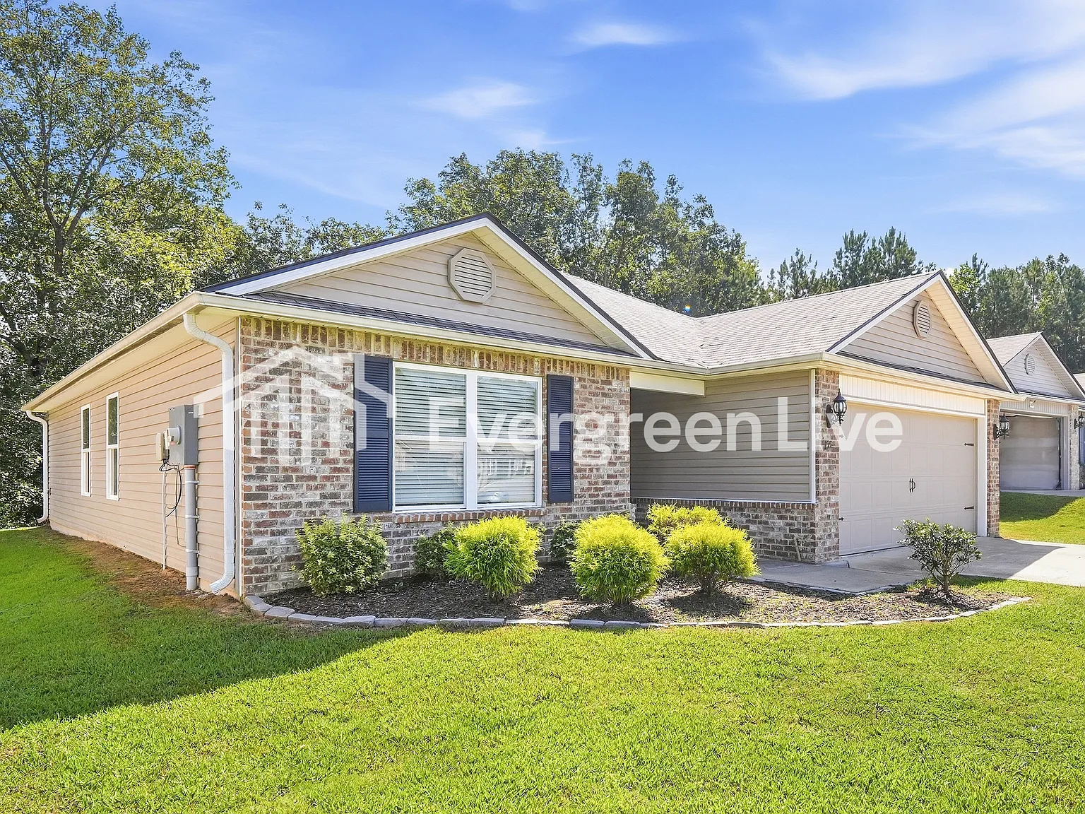 3 bed, 2.0 bath, 1355 sqft, $1,595 — Photo 2