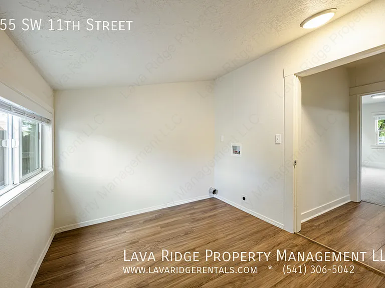 655 SW 11th St — Photo 16