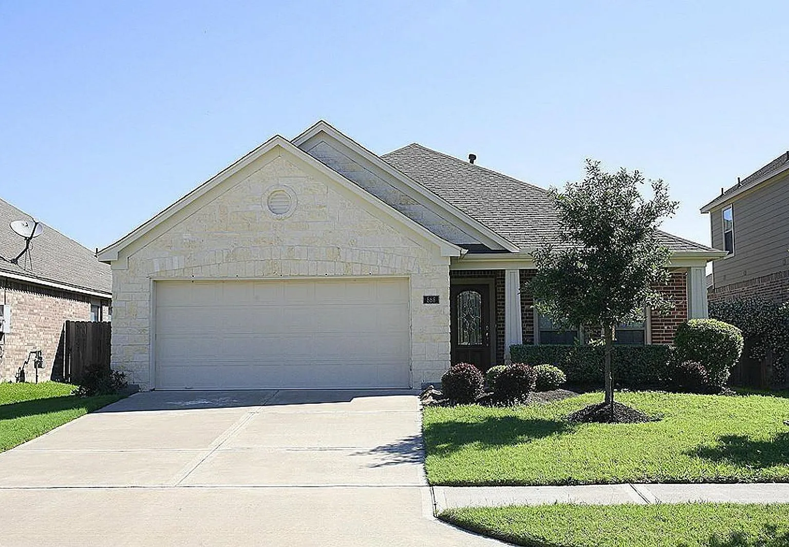 4 bed, 2.0 bath, 1970 sqft, $2,500 — Photo 1