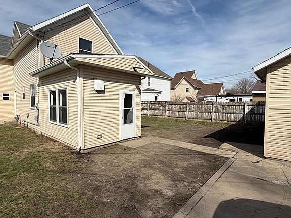 2nd image of 1427 6th Ave S