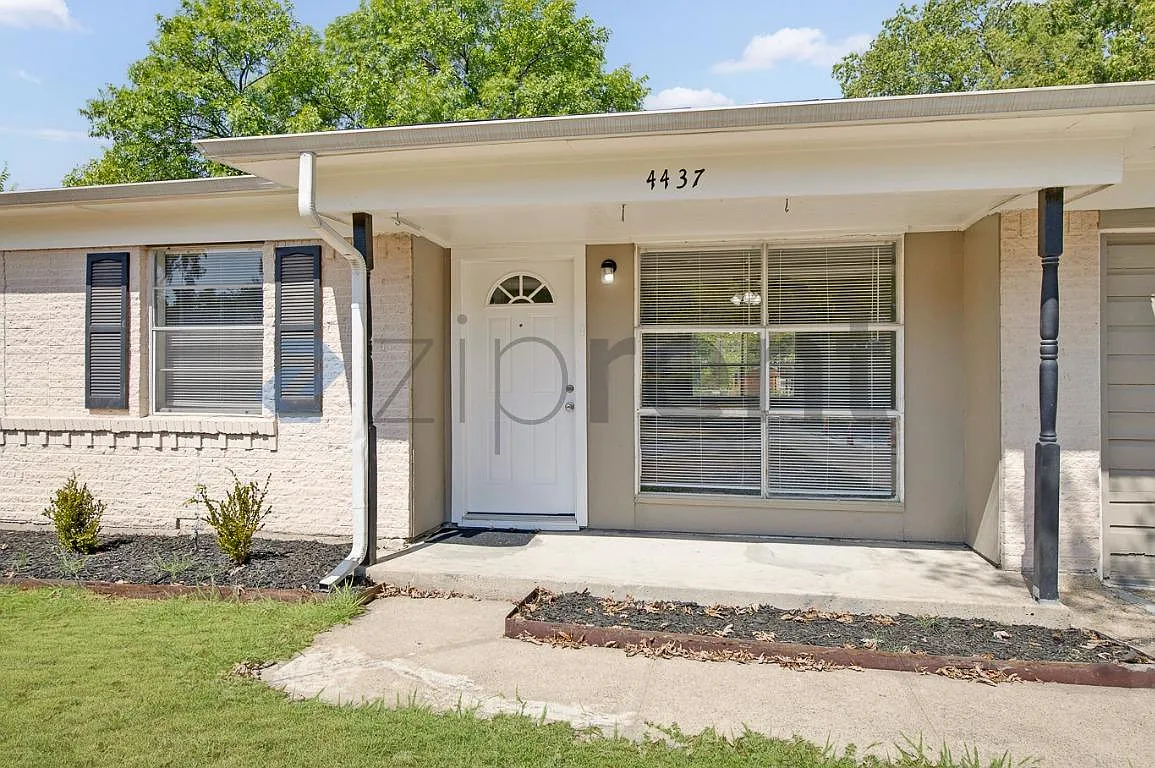 4 bed, 2.5 bath, 1320 sqft, $2,100 — Photo 2