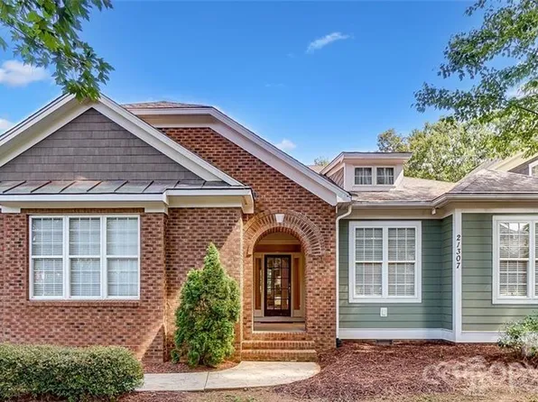 21307 Island Forest Dr, Cornelius, NC 28031