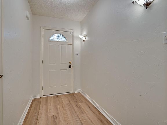 4th image of 2164 Wren Ln