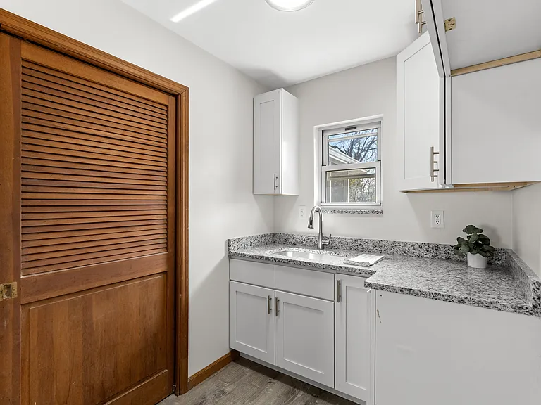 223 N Dellwood Ave — Photo 5