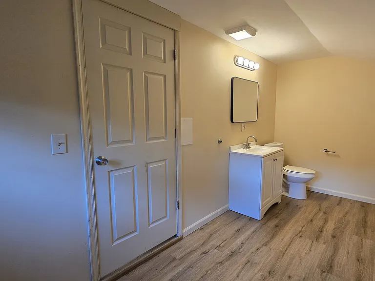 542 Iron St — Photo 11