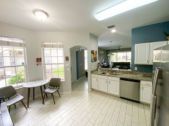3rd image of 11125 Windsor Place Cir