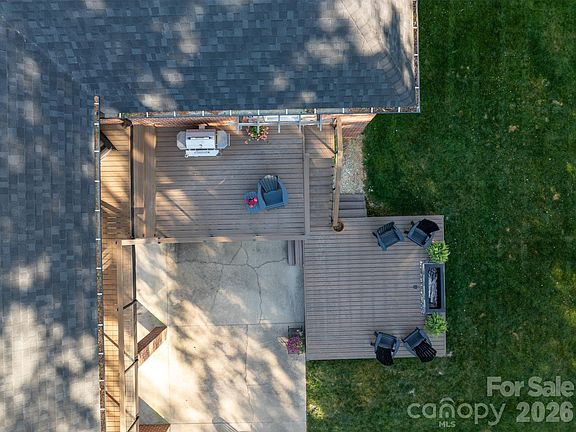 3rd image of 2447 Thornfield Dr