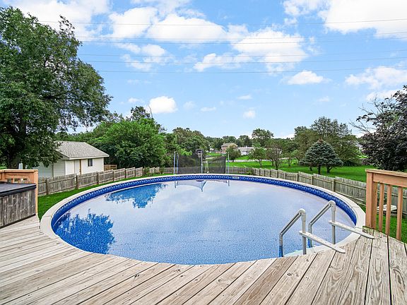 2nd image of 585 Lake Park Dr