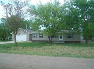 317 S 12th St, Conway Springs, KS 67031