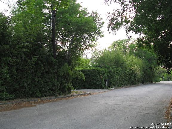 5th image of 704 Ogden Ln