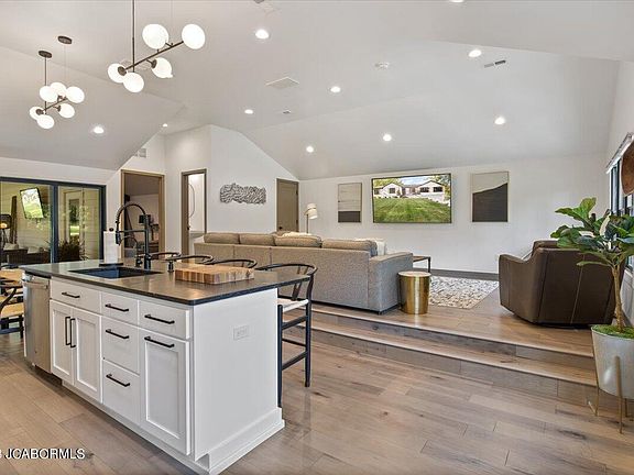 4th image of 3128 Country Club Dr