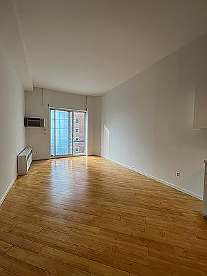 5th image of 88 Fulton St #6200