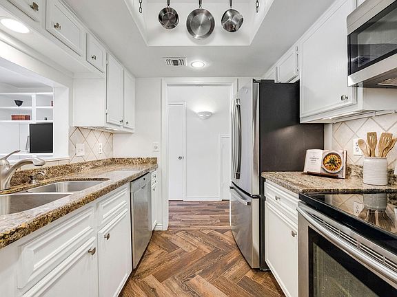 4th image of 1805 Stoney Brook Dr APT 105