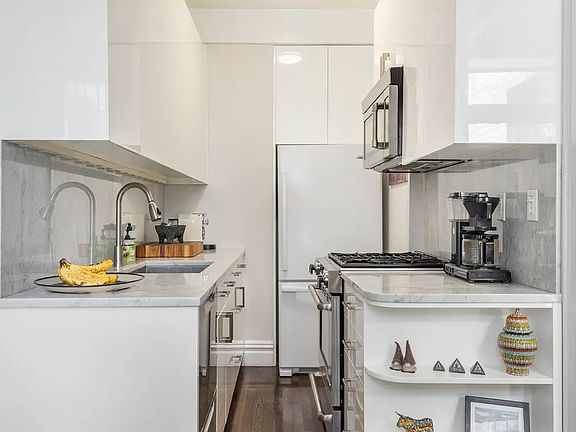 4th image of 124 W 93rd St APT 7D