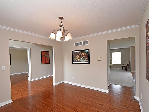 5th image of 6626 Rosemont Ln
