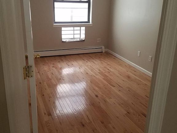 4th image of 598 E 164th St #3